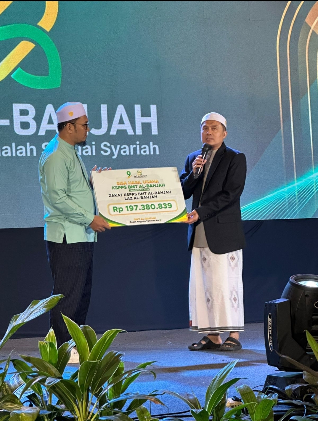 BMT Al Bahjah Salurkan Zakat Rp197 Juta melalui LAZ Al Bahjah pada RAT ke-9