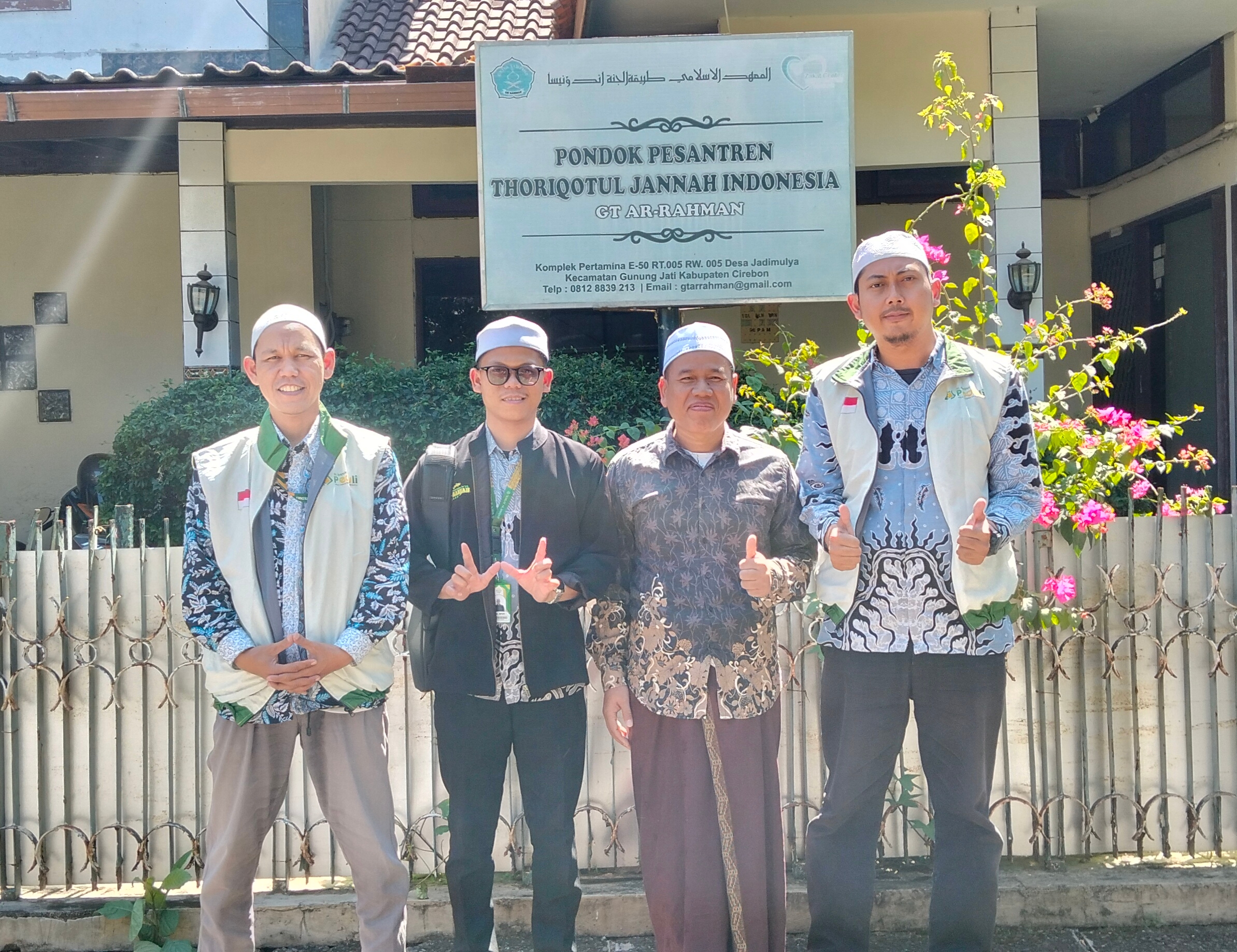 LAZ Al-Bahjah Cirebon Salurkan 25 Mushaf Al-Qur’an untuk Santri Tahfidz Pondok Pesantren Putra Thoriqotul Jannah Indonesia, Gunungjati Cirebon
